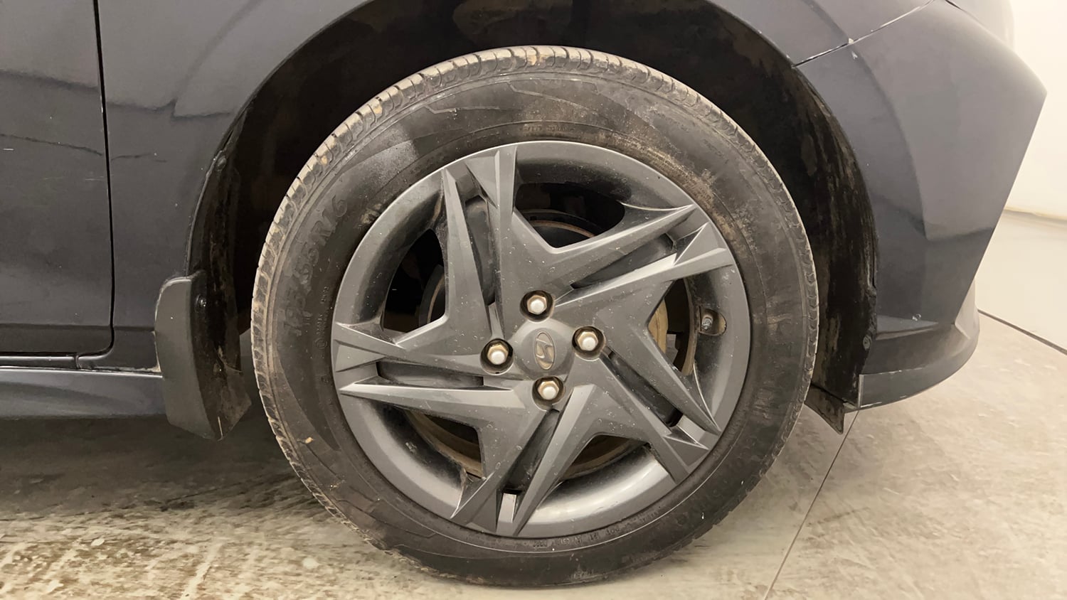 Used 2023 Hyundai i20 Sportz 1.2 IVT Petrol Automatic tyres RIGHT FRONT TYRE RIM VIEW