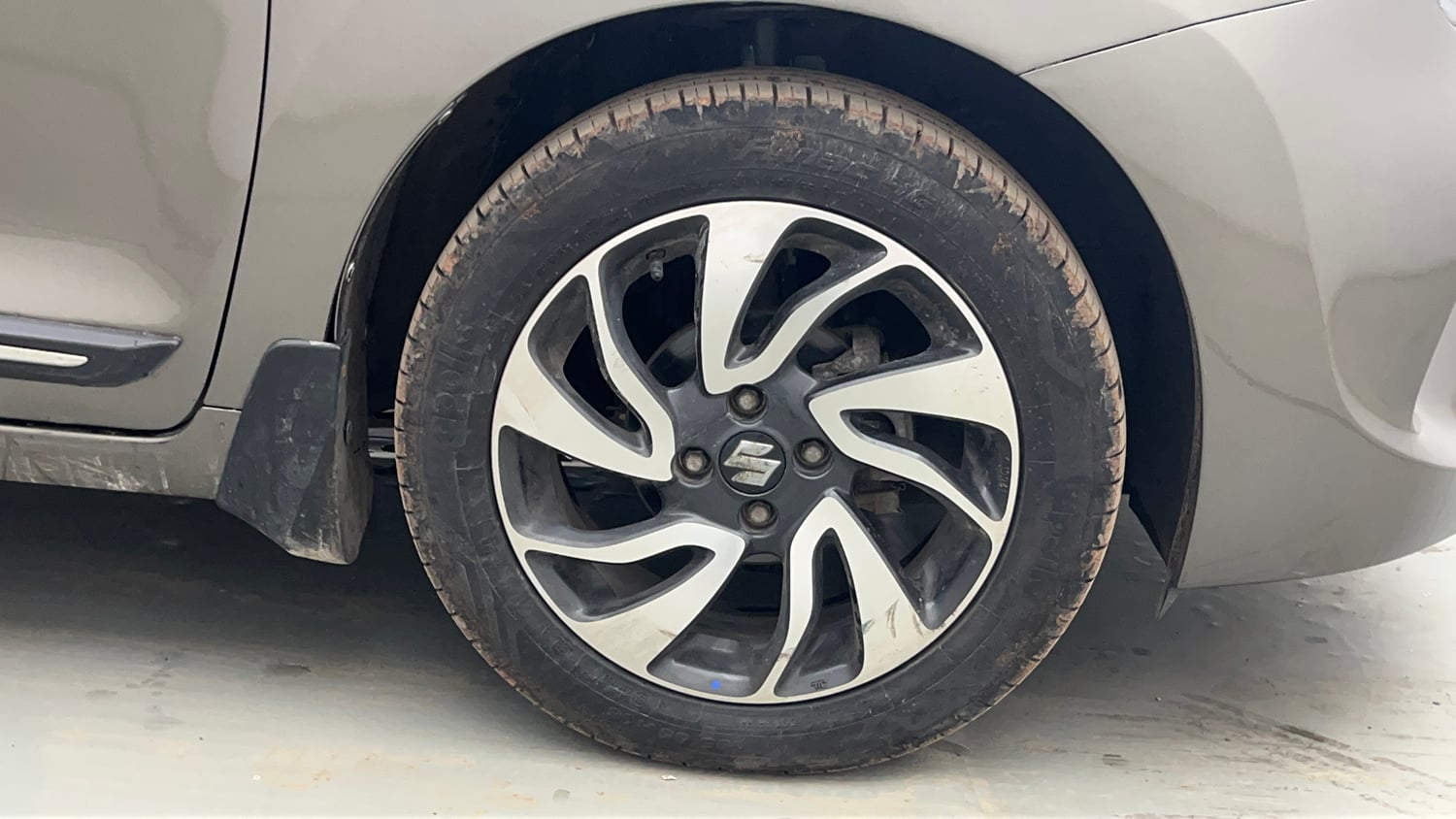 Used 2020 Maruti Suzuki Baleno Alpha Automatic Petrol Automatic tyres RIGHT FRONT TYRE RIM VIEW