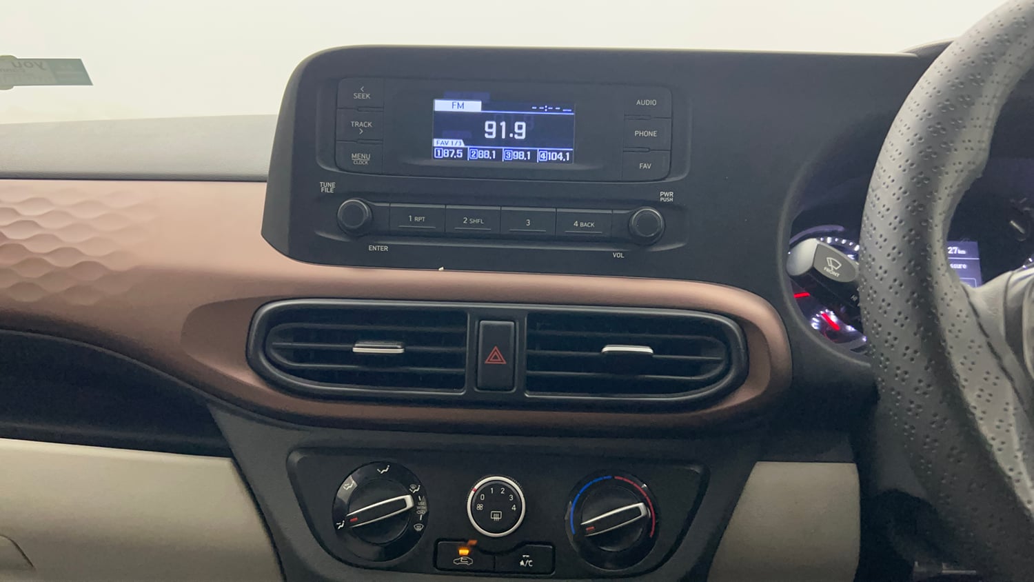 Used 2023 Hyundai Aura S 1.2 Petrol Petrol Manual top_features Integrated (in-dash) music system