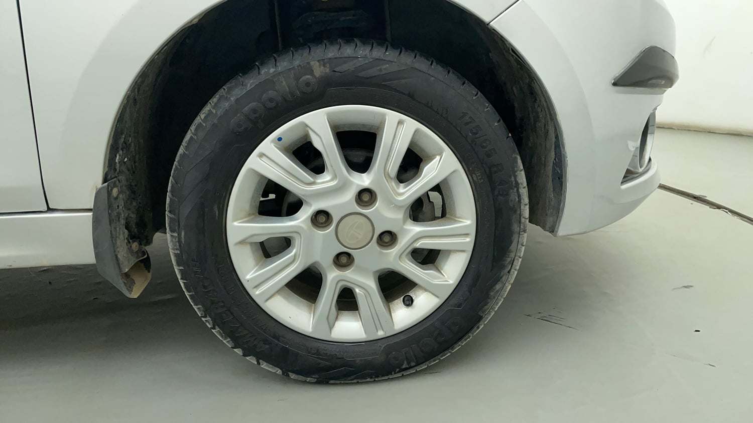 Used 2018 Tata Tiago Revotron XZ Petrol Manual tyres RIGHT FRONT TYRE RIM VIEW