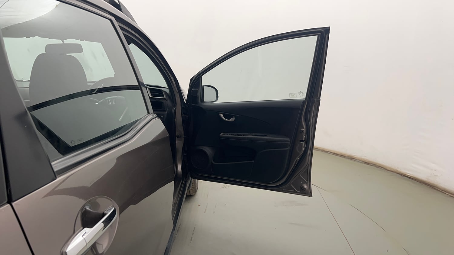 Used 2017 Honda BR-V V CVT Petrol Petrol Automatic interior RIGHT FRONT DOOR OPEN VIEW