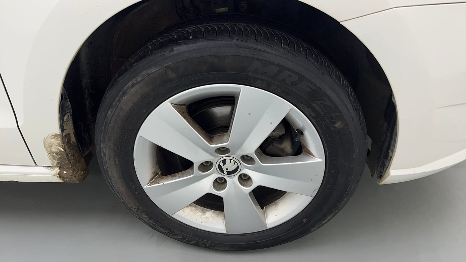 Used 2020 Skoda Rapid Active 1.0 TSI MT Petrol Manual tyres RIGHT FRONT TYRE RIM VIEW