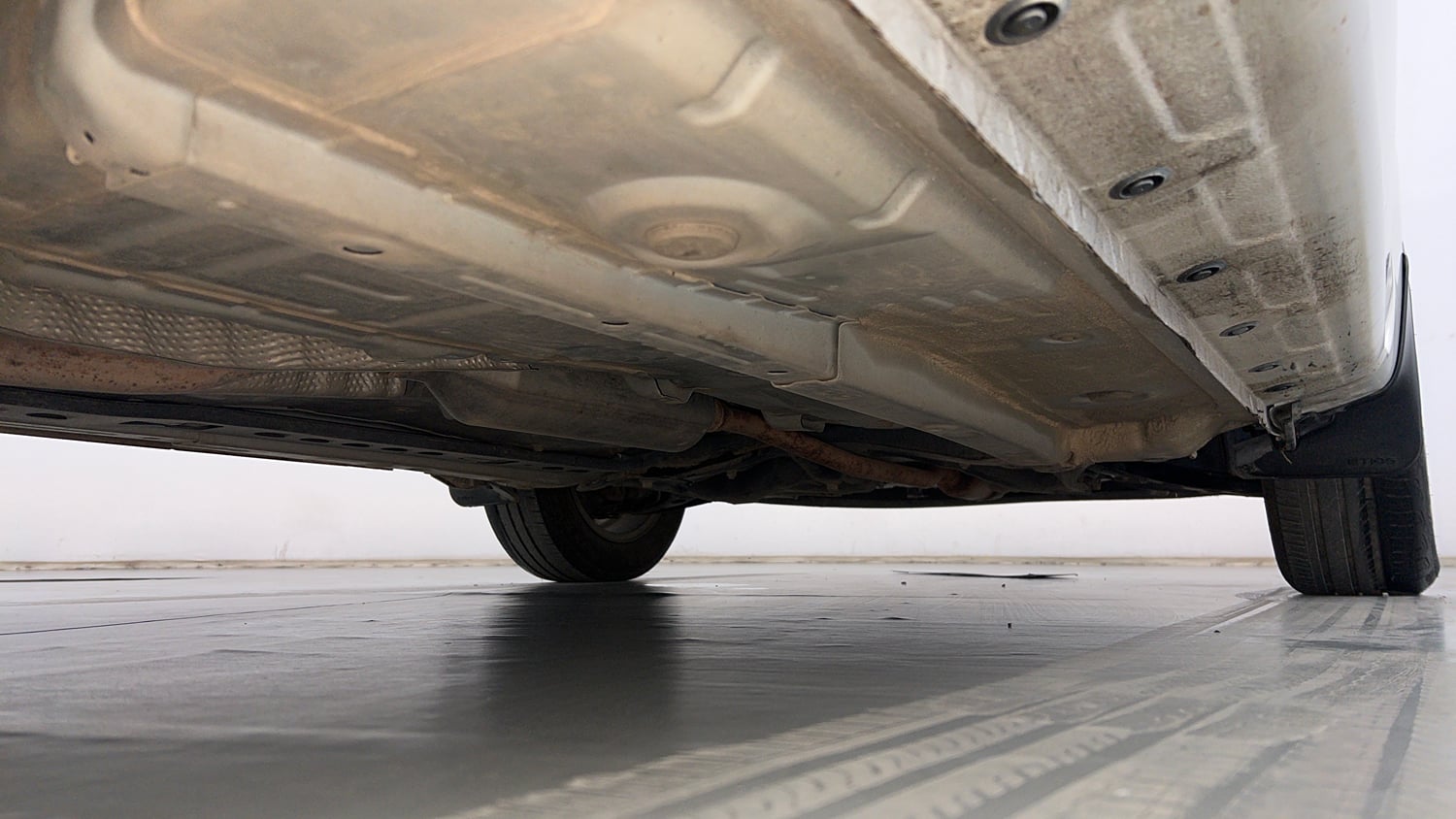Used 2015 Toyota Etios Liva G Petrol Manual extra REAR RIGHT UNDERBODY VIEW