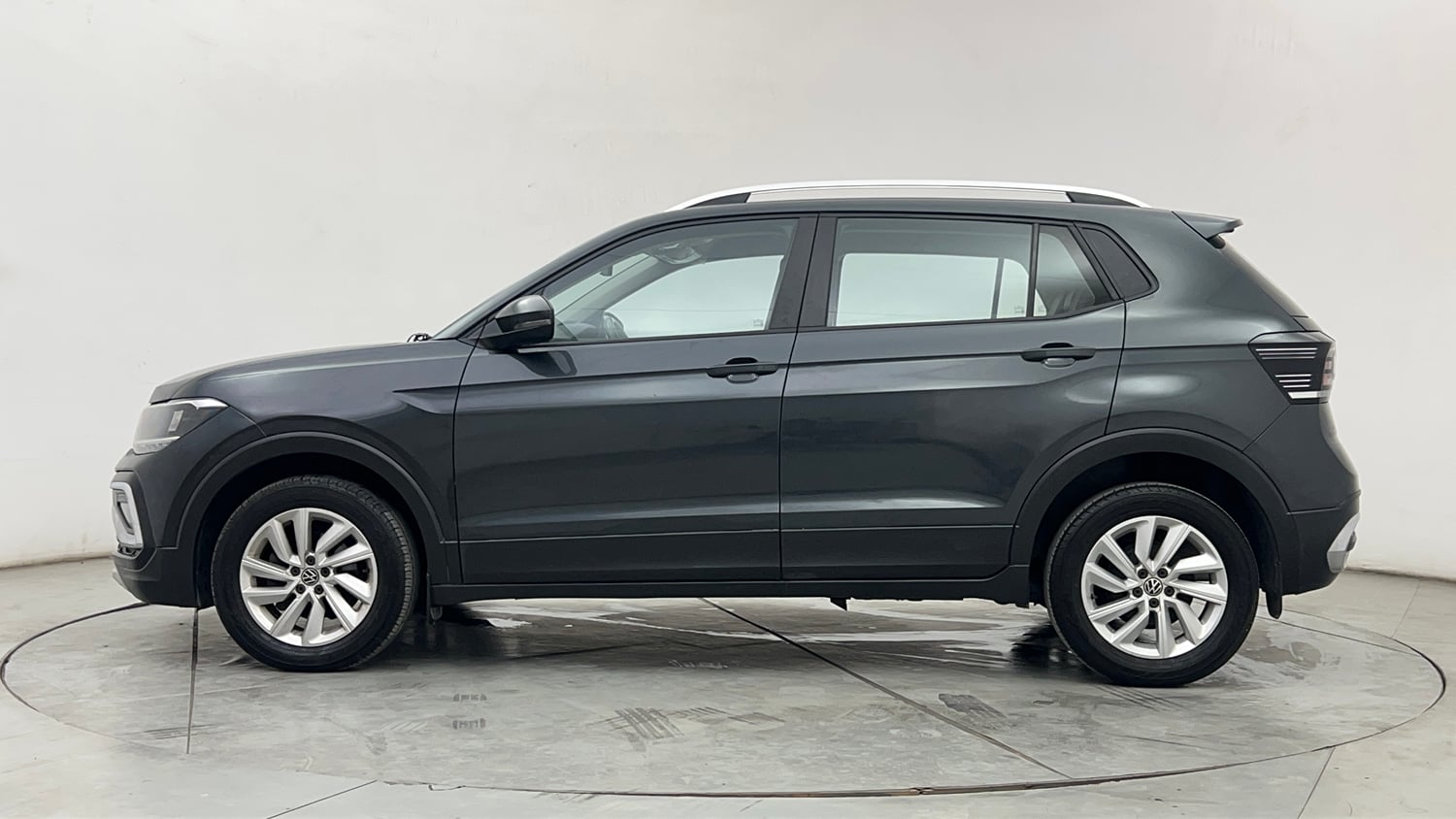Used 2022 Volkswagen Taigun Highline 1.0 TSI AT Petrol Automatic exterior LEFT SIDE VIEW