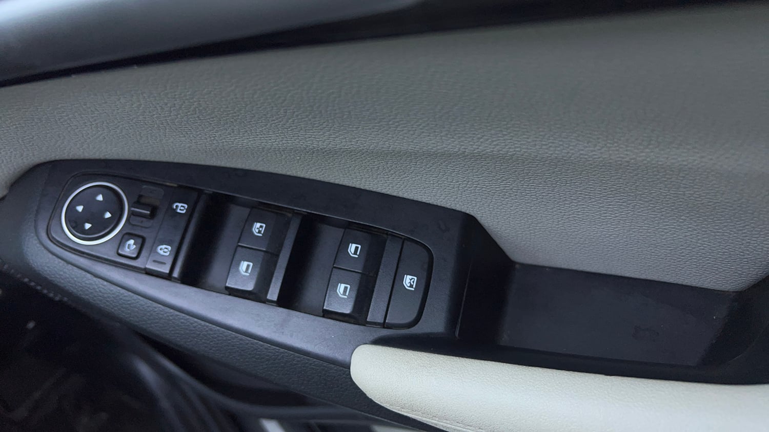 Used 2023 Kia Seltos HTX 1.5 Diesel AT Diesel Automatic top_features Anti pinch power windows
