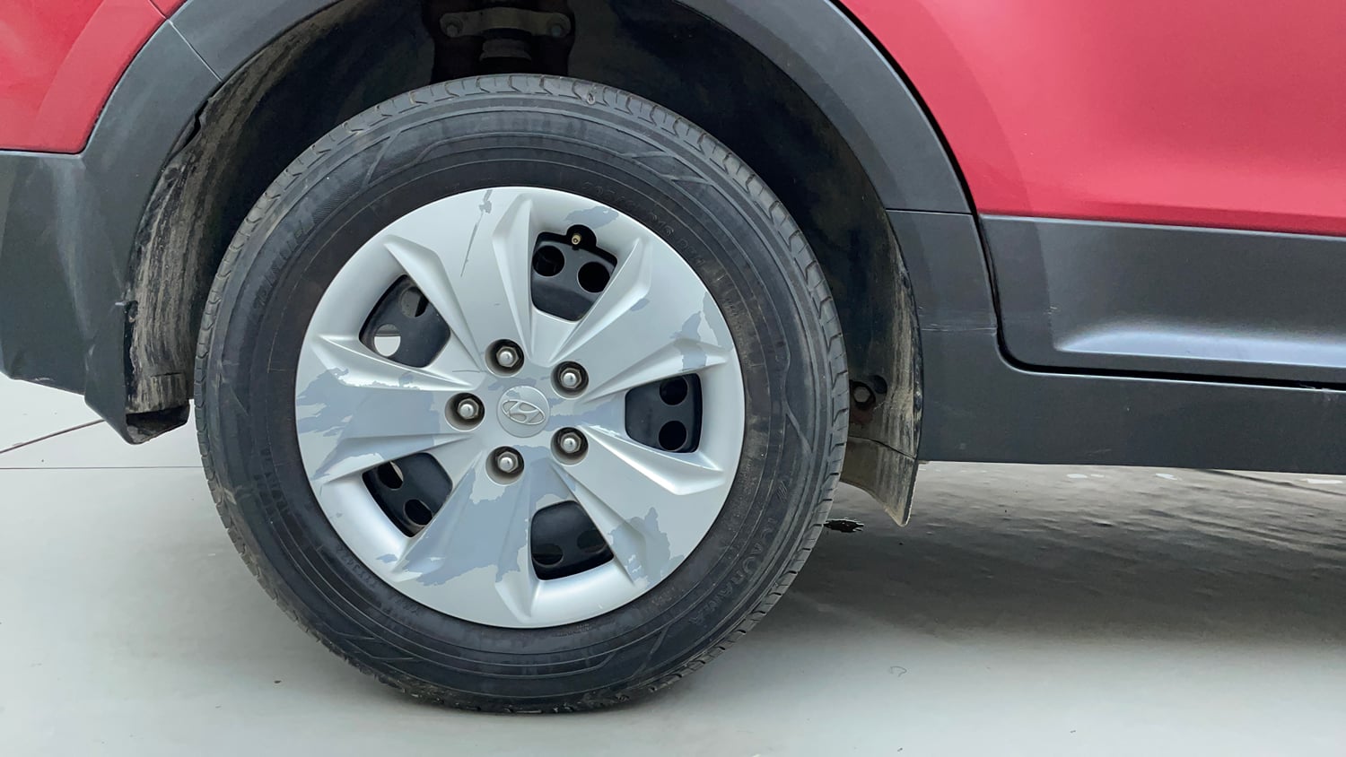 Used 2017 Hyundai Creta E Plus 1.6 Petrol Petrol Manual tyres RIGHT REAR TYRE RIM VIEW