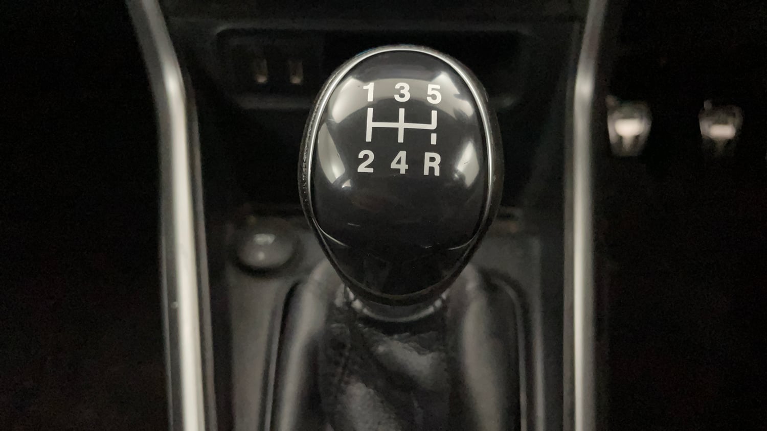 Used 2019 Ford EcoSport Titanium 1.5L TDCi Diesel Manual interior GEAR  KNOB VIEW