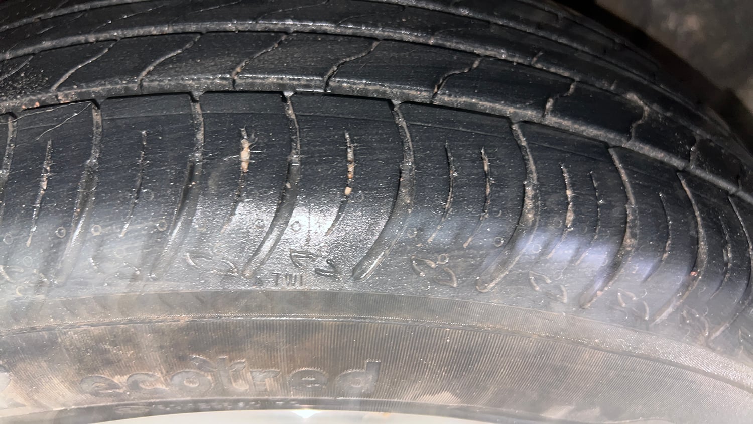 Used 2023 Maruti Suzuki XL6 Alpha MT Petrol Petrol Manual tyres LEFT REAR TYRE TREAD VIEW