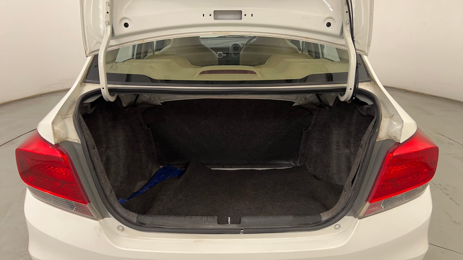 Used 2016 Honda Amaze 1.5 S i-DTEC Diesel Manual interior DICKY INSIDE VIEW