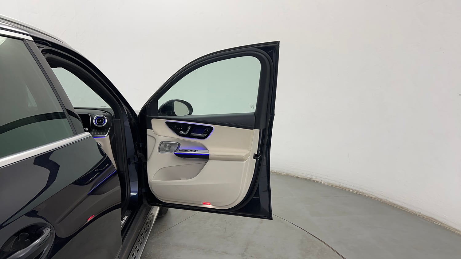 Used 2024 Mercedes-Benz GLC 220d 4MATIC Diesel Automatic interior RIGHT FRONT DOOR OPEN VIEW