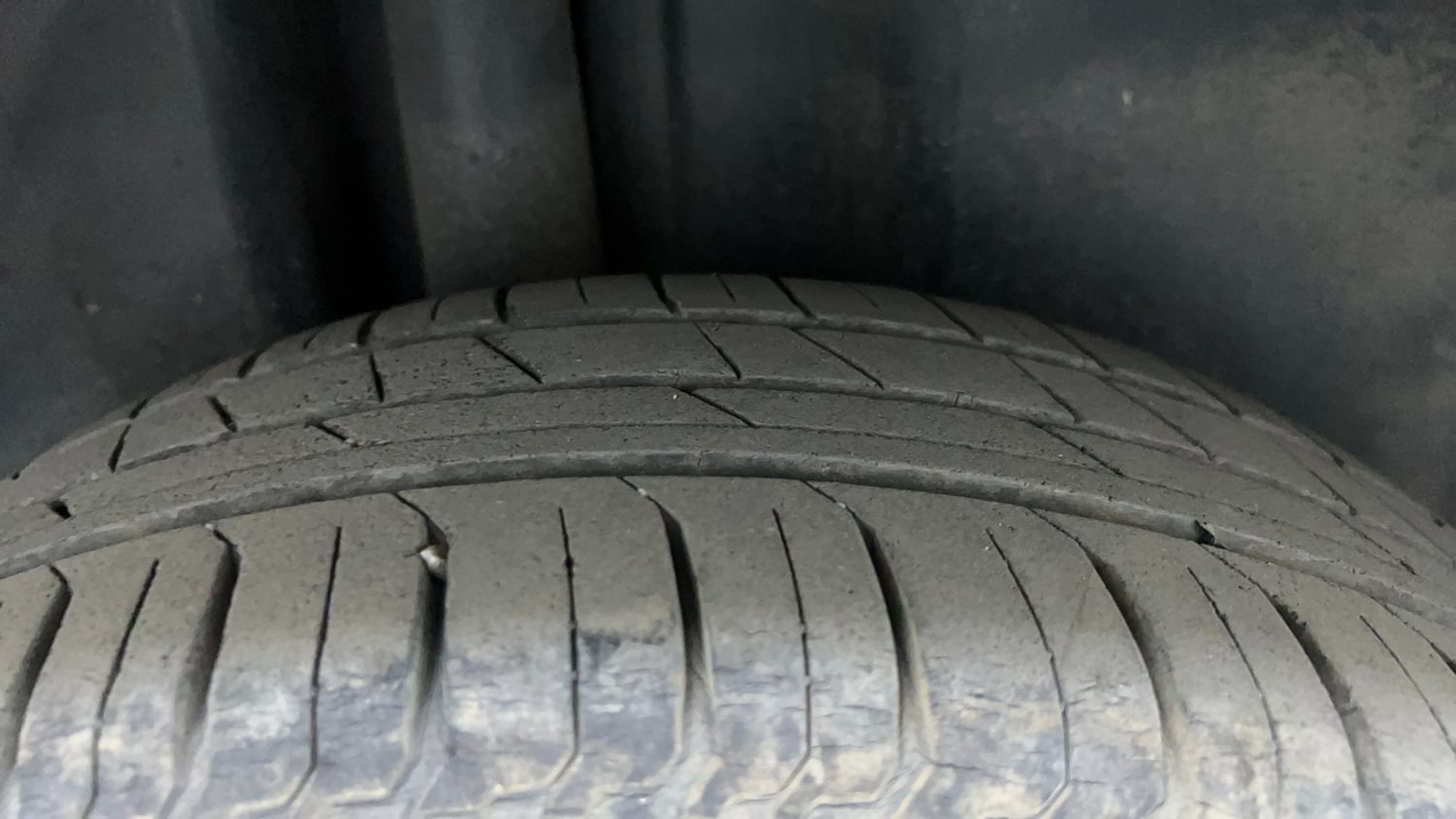 Used 2015 Volkswagen Vento Highline Diesel Diesel Manual tyres RIGHT REAR TYRE TREAD VIEW