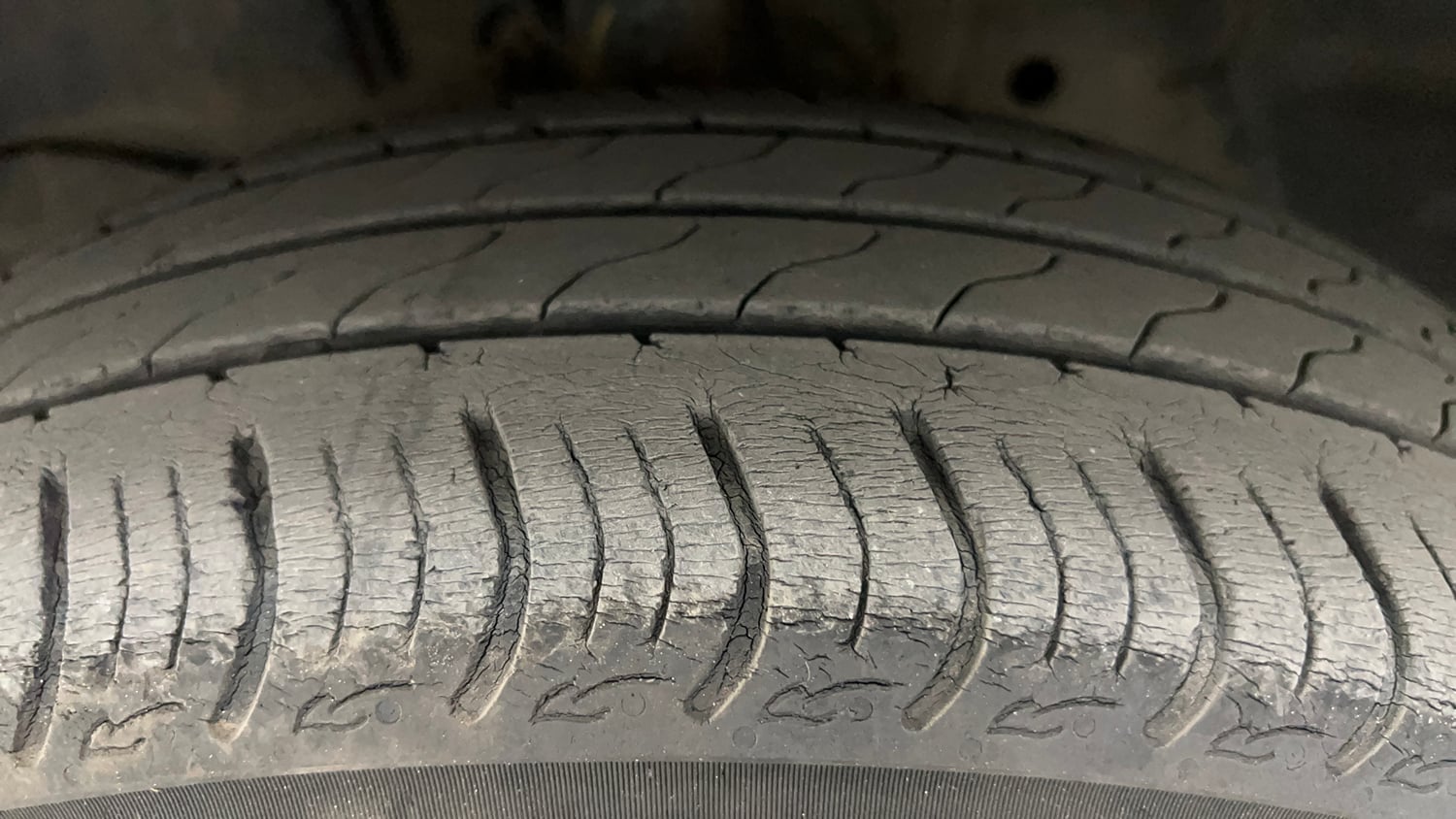 Used 2022 Honda Amaze VX CVT 1.2 Petrol Petrol Automatic tyres LEFT FRONT TYRE TREAD VIEW