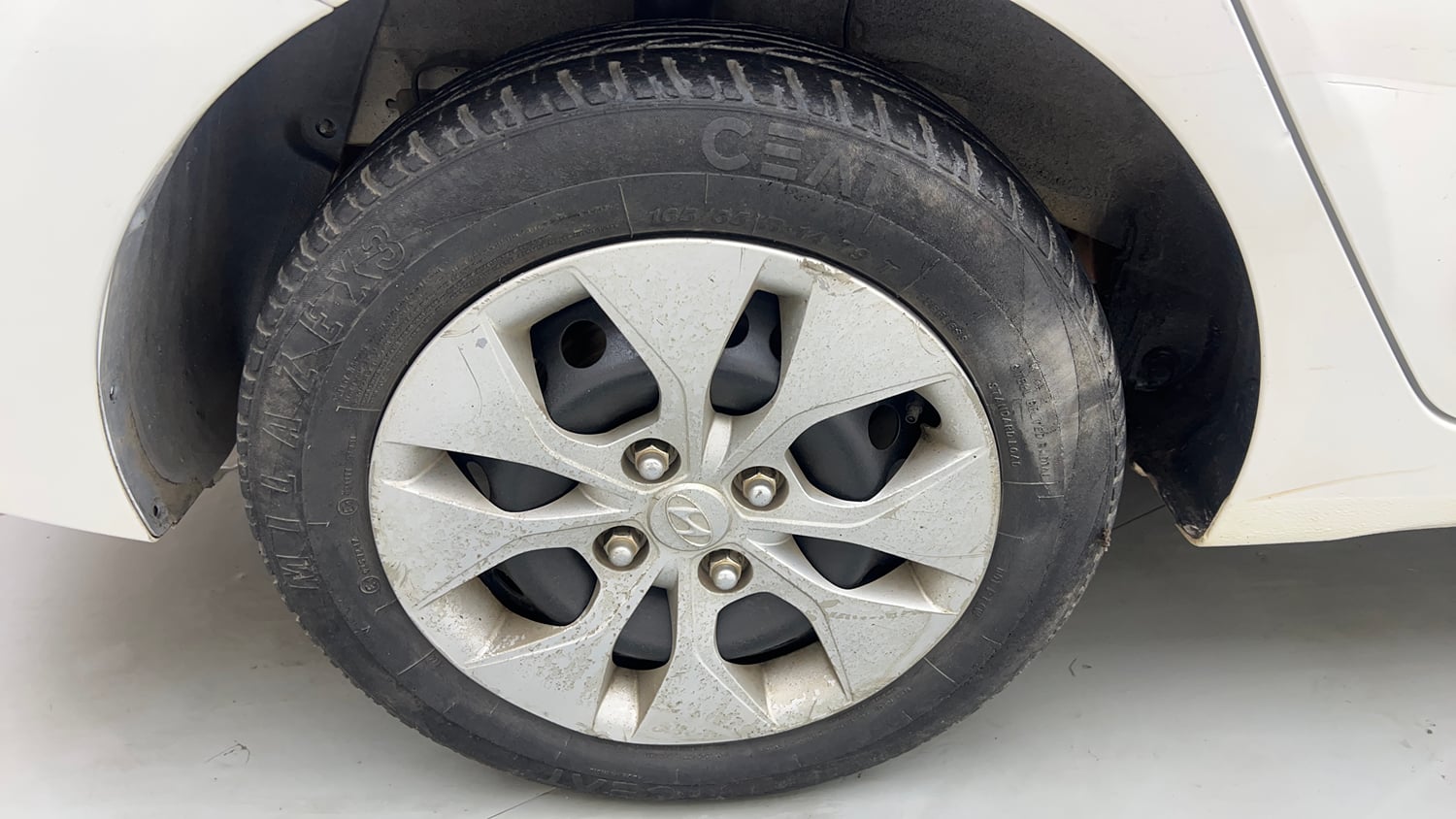 Used 2017 Hyundai Xcent S 1.1 CRDi Diesel Manual tyres RIGHT REAR TYRE RIM VIEW