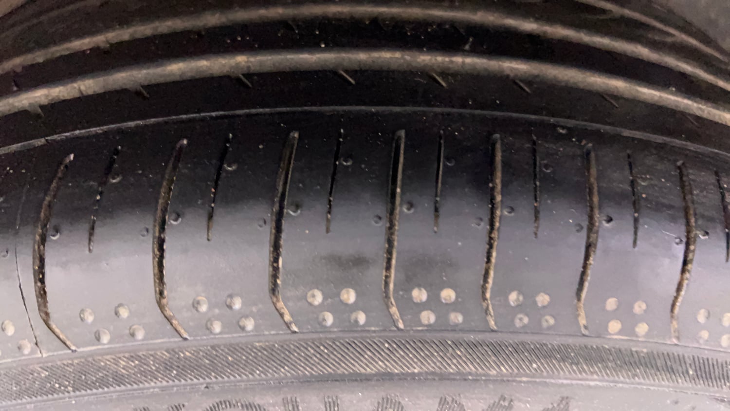 Used 2021 Jeep Compass Model S (O) 1.4 Petrol DCT Petrol Automatic tyres LEFT REAR TYRE TREAD VIEW