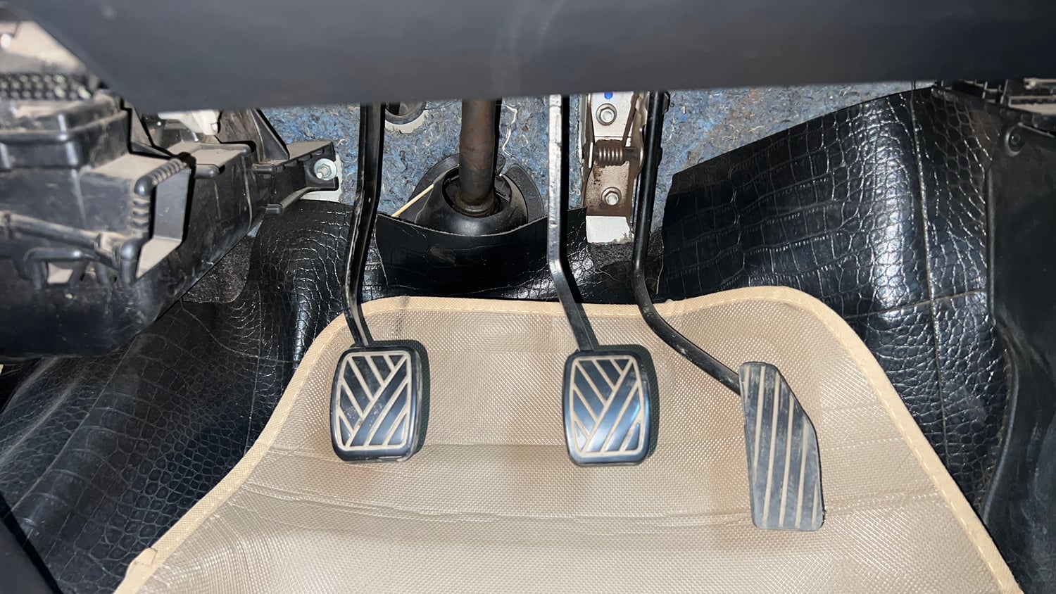 Used 2018 Maruti Suzuki Wagon R VXI+ (O) Petrol Manual interior PEDALS VIEW