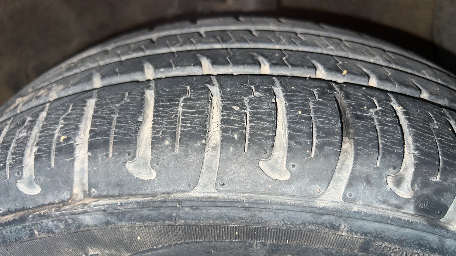 Used 2016 Hyundai Grand i10 Asta 1.2 Kappa VTVT Petrol Manual tyres RIGHT FRONT TYRE TREAD VIEW