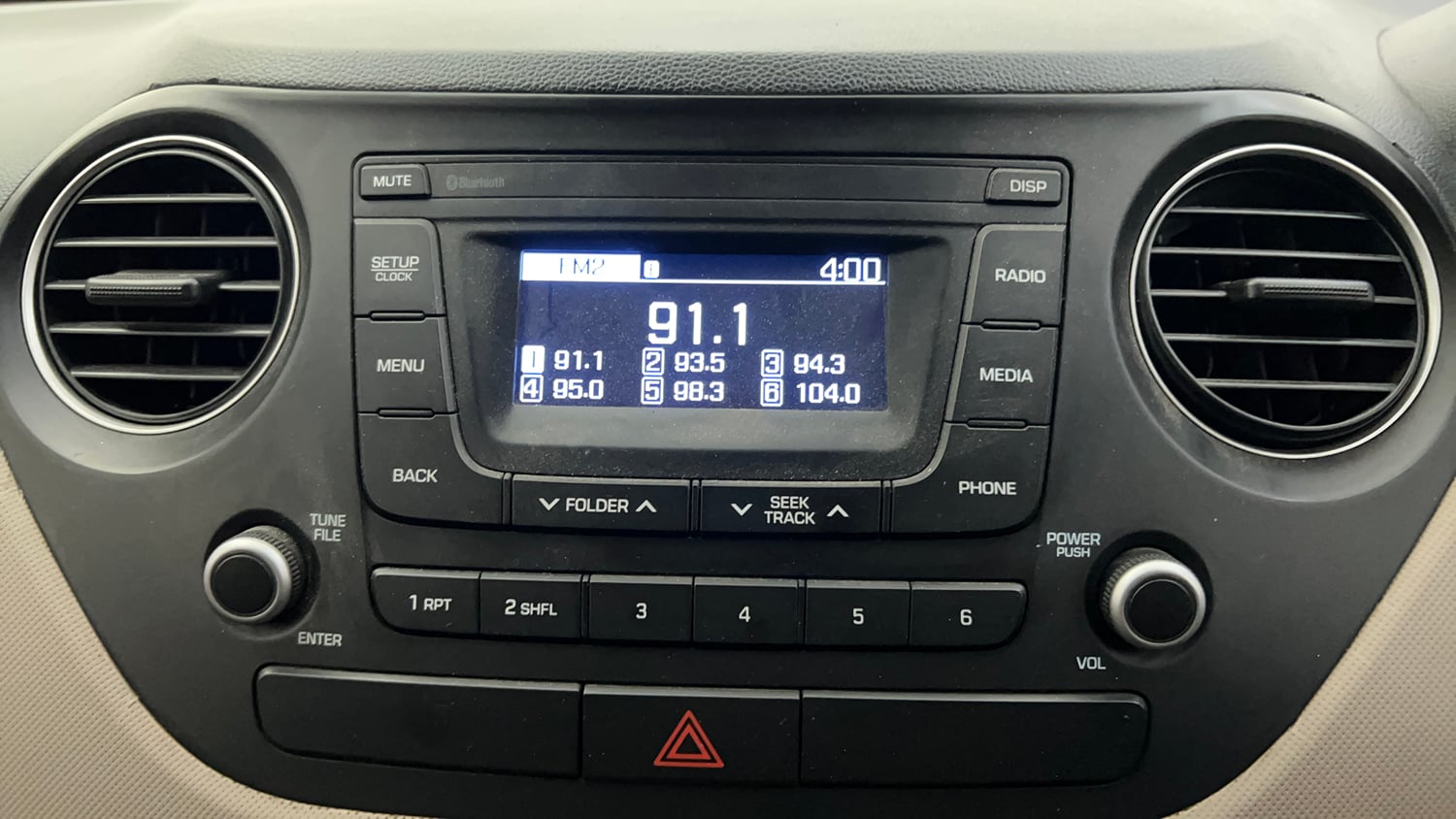 Used 2019 Hyundai Grand i10 Magna 1.2 Kappa VTVT Petrol Manual top_features Integrated (in-dash) music system
