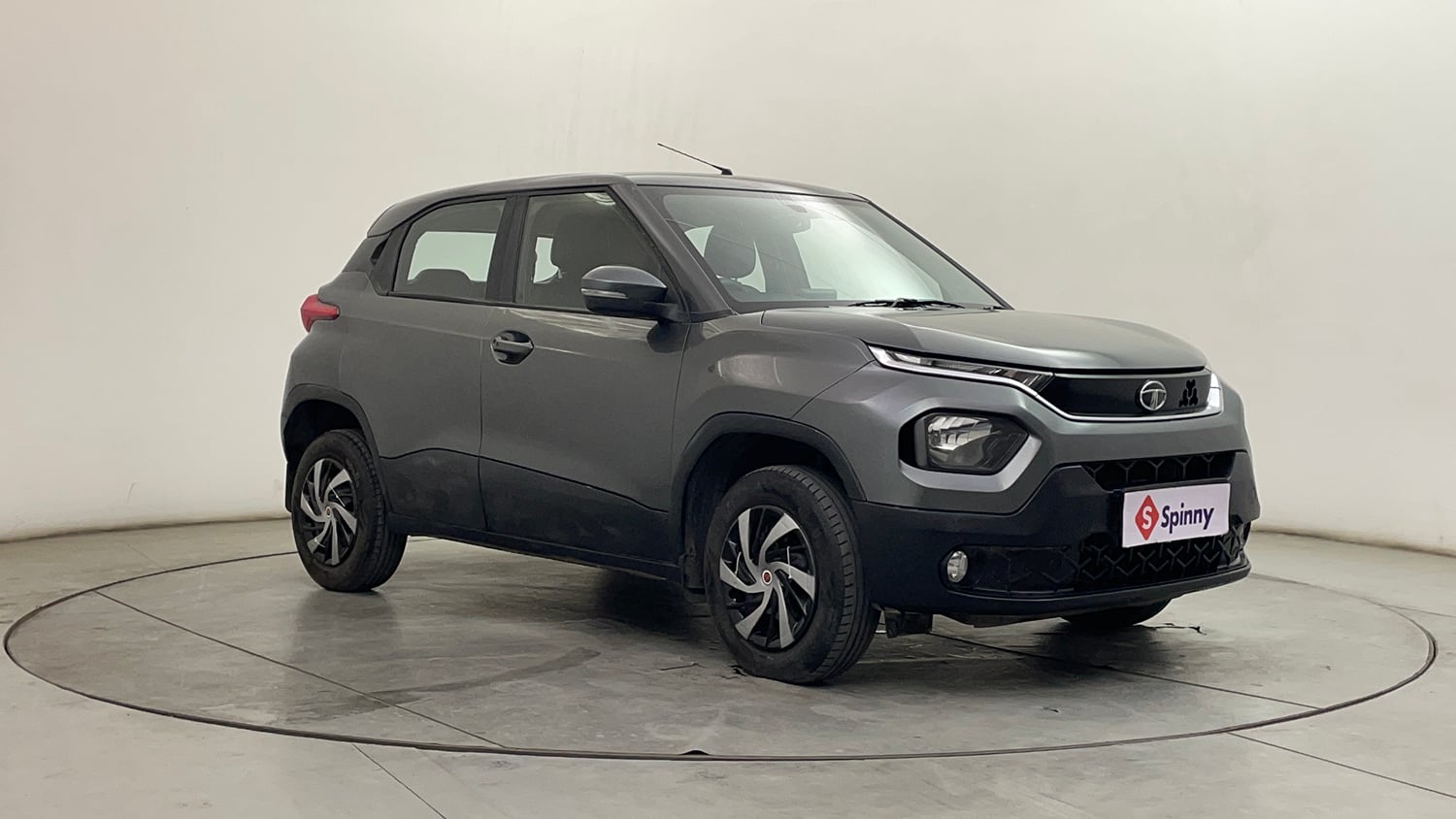 Used 2023 Tata Punch Accomplished MT Petrol Manual exterior RIGHT FRONT CORNER VIEW