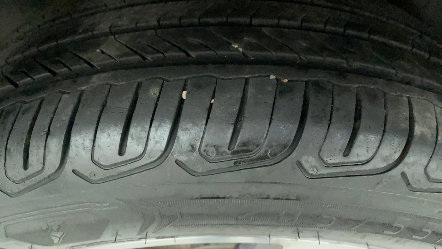 Used 2022 Volkswagen Taigun Topline 1.0 TSI MT Petrol Manual tyres RIGHT REAR TYRE TREAD VIEW