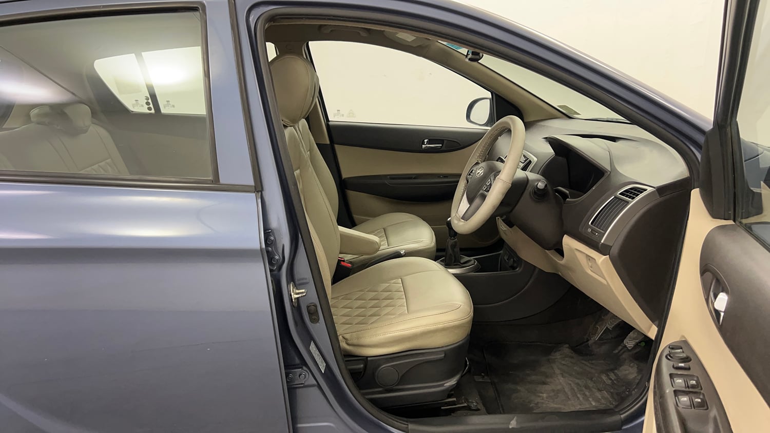 Used 2014 Hyundai i20 Asta 1.2 Petrol Manual interior RIGHT SIDE FRONT DOOR CABIN VIEW