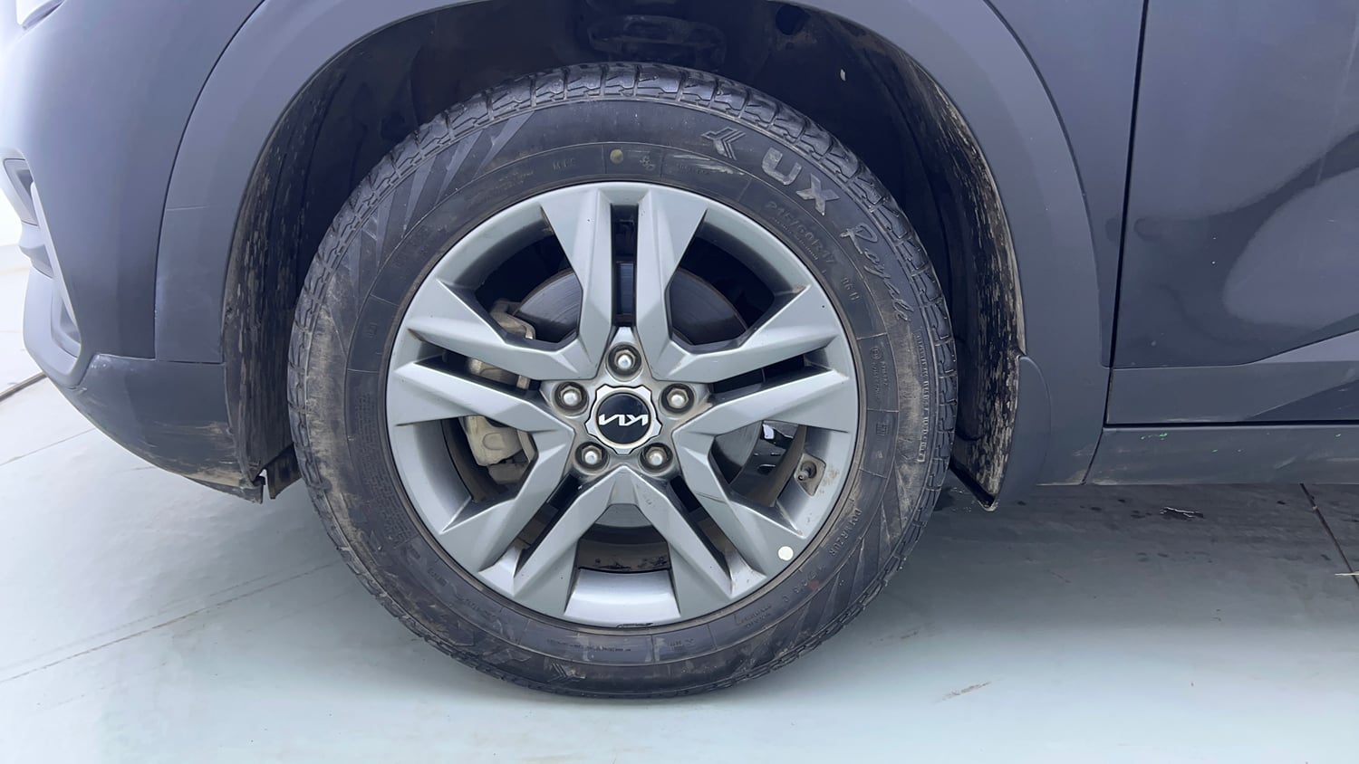 Used 2023 Kia Seltos HTX 1.5 Diesel AT Diesel Automatic tyres LEFT FRONT TYRE RIM VIEW
