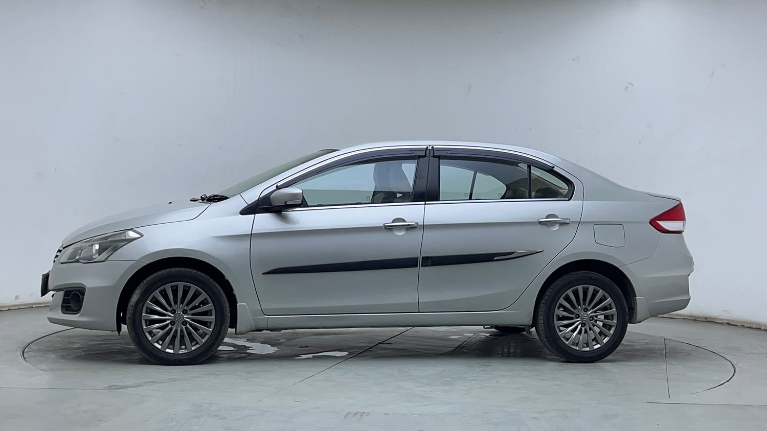 Used 2017 Maruti Suzuki Ciaz Alpha 1.4 AT Petrol Automatic exterior LEFT SIDE VIEW