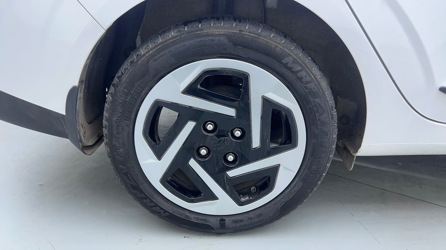 Used 2025 Hyundai Aura S 1.2 Petrol Petrol Manual tyres RIGHT REAR TYRE RIM VIEW