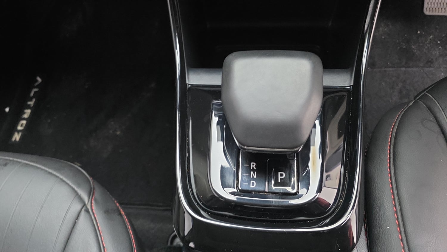 Used 2025 Tata Altroz Creative S Petrol 6DCT Petrol Automatic interior GEAR  KNOB VIEW