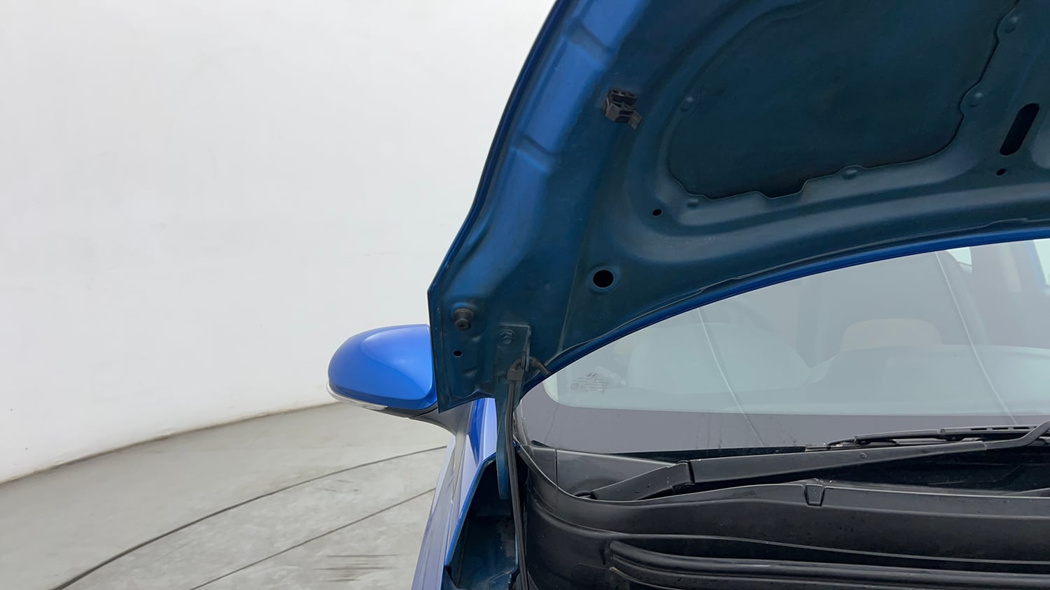 Used 2019 Hyundai Grand i10 Sportz 1.2 Kappa VTVT Petrol Manual engine ENGINE RIGHT SIDE HINGE & APRON VIEW