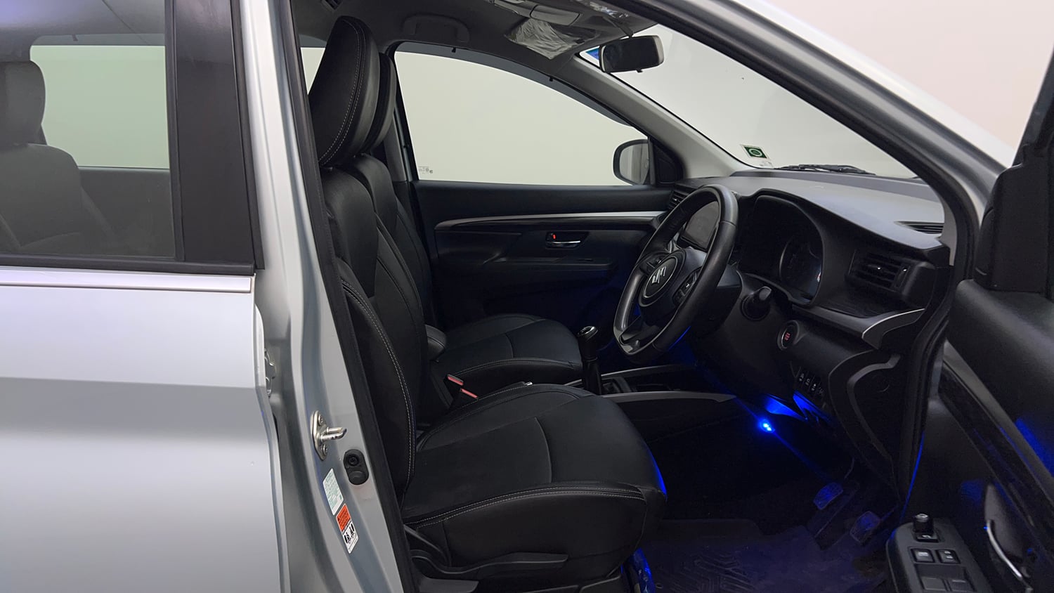 Used 2023 Maruti Suzuki XL6 Alpha MT Petrol Petrol Manual interior RIGHT SIDE FRONT DOOR CABIN VIEW