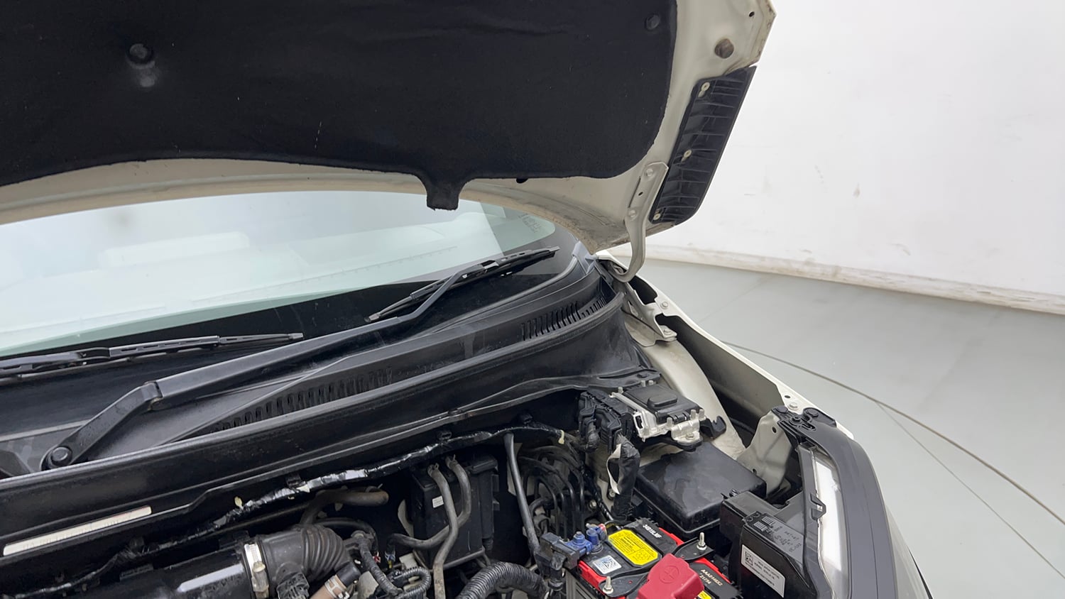 Used 2024 Maruti Suzuki Ignis Sigma 1.2 MT Petrol Manual engine ENGINE LEFT SIDE HINGE & APRON VIEW