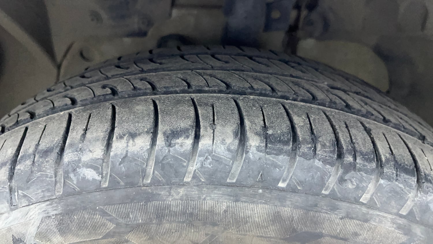 Used 2017 Ford Figo Aspire Titanium 1.2 Ti-VCT Petrol Manual tyres LEFT FRONT TYRE TREAD VIEW