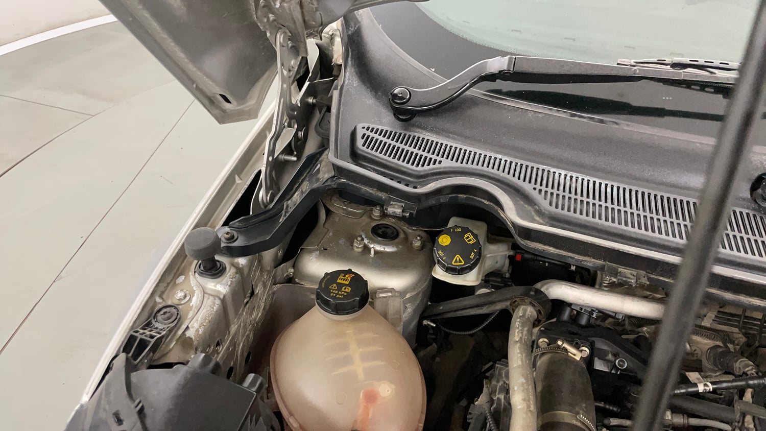 Used 2019 Ford EcoSport Titanium 1.5L TDCi Diesel Manual engine ENGINE RIGHT SIDE HINGE & APRON VIEW