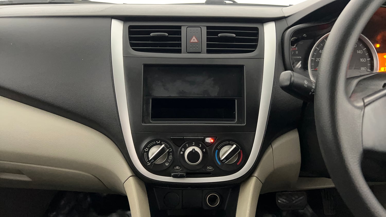 Used 2014 Maruti Suzuki Celerio VXi AMT Petrol Automatic interior MUSIC SYSTEM & AC CONTROL VIEW