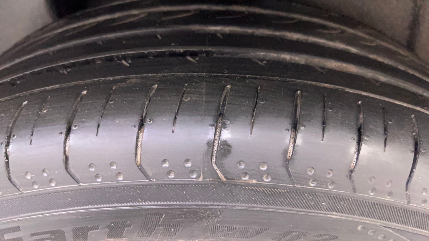 Used 2021 Jeep Compass Model S (O) 1.4 Petrol DCT Petrol Automatic tyres RIGHT REAR TYRE TREAD VIEW