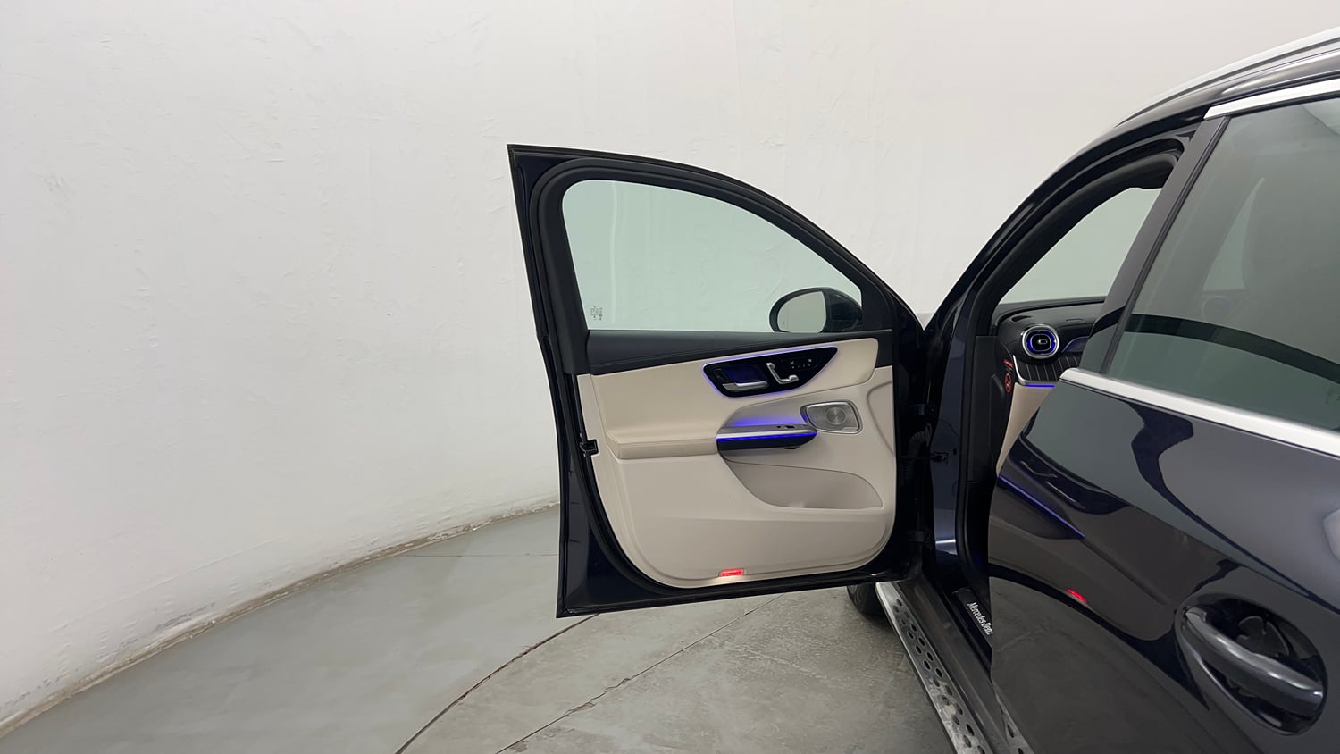 Used 2024 Mercedes-Benz GLC 220d 4MATIC Diesel Automatic interior LEFT FRONT DOOR OPEN VIEW