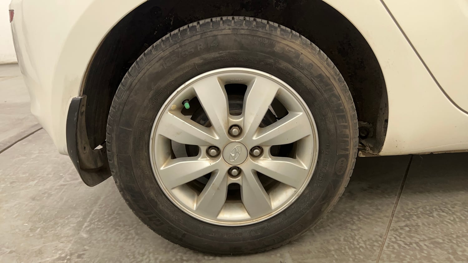 Used 2013 Hyundai i20 Asta 1.2 Petrol Manual tyres RIGHT REAR TYRE RIM VIEW