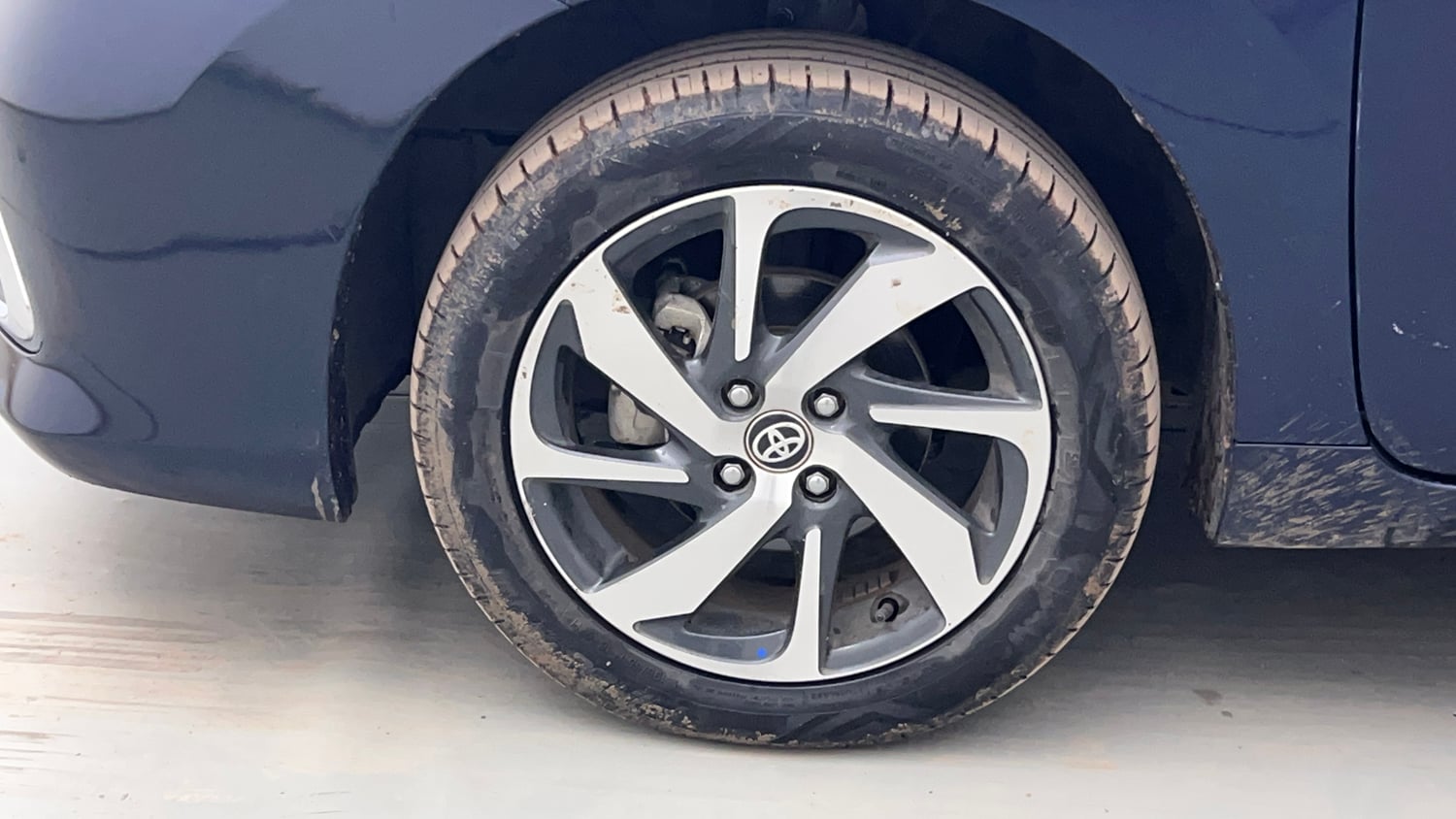 Used 2025 Toyota Glanza V AMT Petrol Automatic tyres LEFT FRONT TYRE RIM VIEW