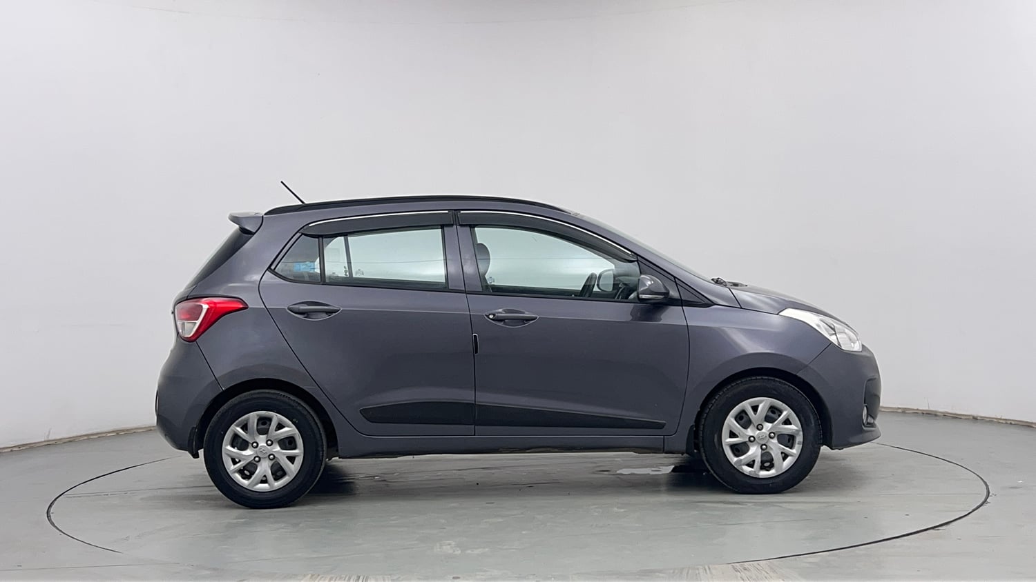 Used 2019 Hyundai Grand i10 Sportz 1.2 Kappa VTVT Petrol Manual exterior RIGHT SIDE VIEW