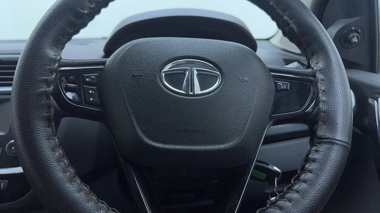 Used 2017 Tata Tigor Revotorq XZ Diesel Manual top_features Steering mounted controls