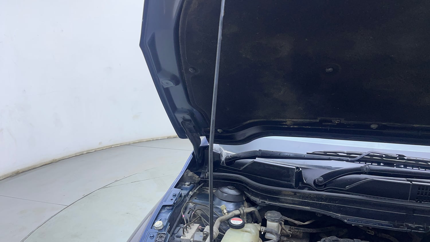 Used 2018 Maruti Suzuki S-Cross Zeta 1.3 Diesel Manual engine ENGINE RIGHT SIDE HINGE & APRON VIEW
