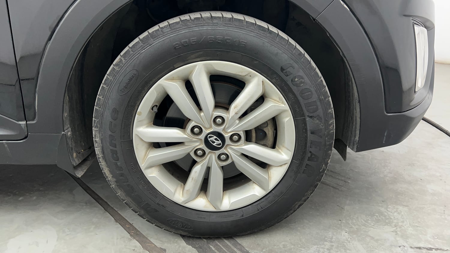 Used 2016 Hyundai Creta 1.6 SX Diesel Manual tyres RIGHT FRONT TYRE RIM VIEW
