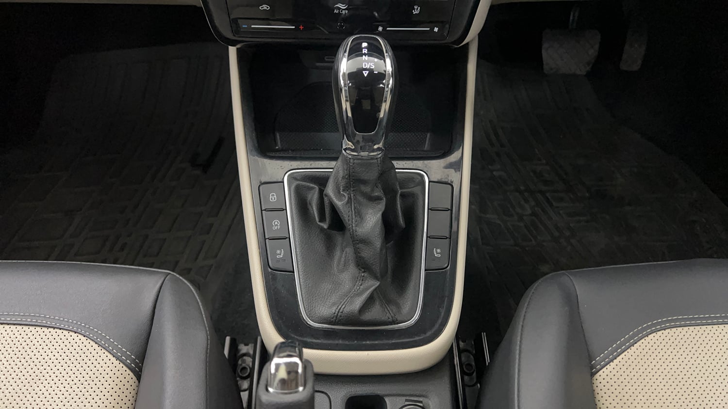 Used 2023 Skoda Slavia Style 1.5L TSI DSG Petrol Automatic interior GEAR  KNOB VIEW