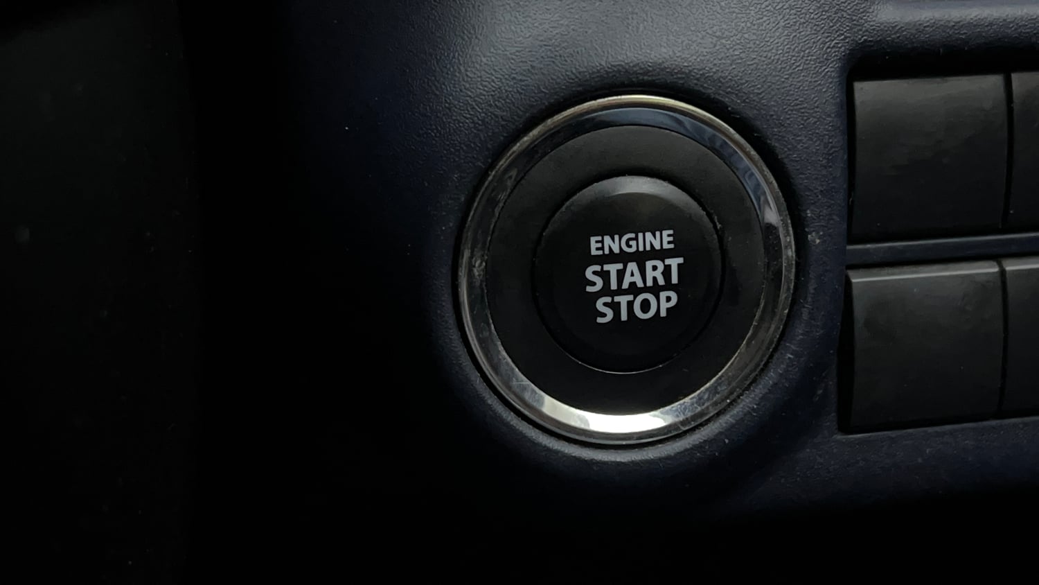 Used 2024 Maruti Suzuki Baleno Zeta MT Petrol Manual top_features Keyless start