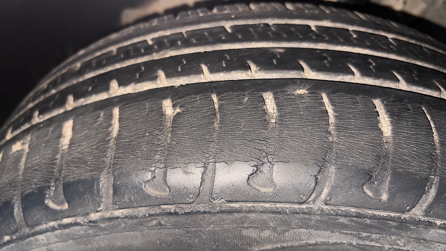 Used 2018 Tata Tiago Revotron XTA Petrol Automatic tyres RIGHT FRONT TYRE TREAD VIEW