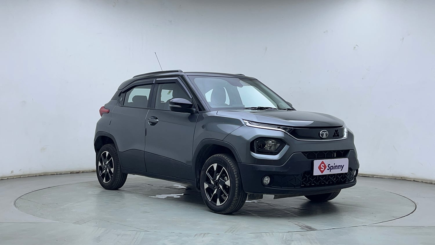 Used 2024 Tata Punch Creative Dual Tone AMT Petrol Automatic exterior RIGHT FRONT CORNER VIEW