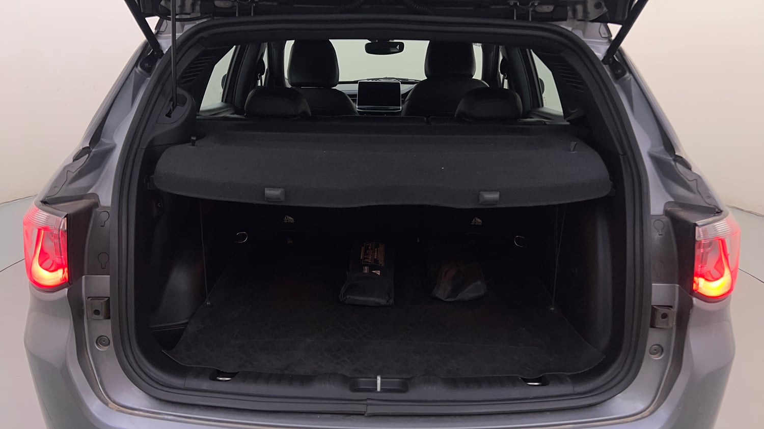 Used 2021 Jeep Compass Model S (O) 1.4 Petrol DCT Petrol Automatic interior DICKY INSIDE VIEW