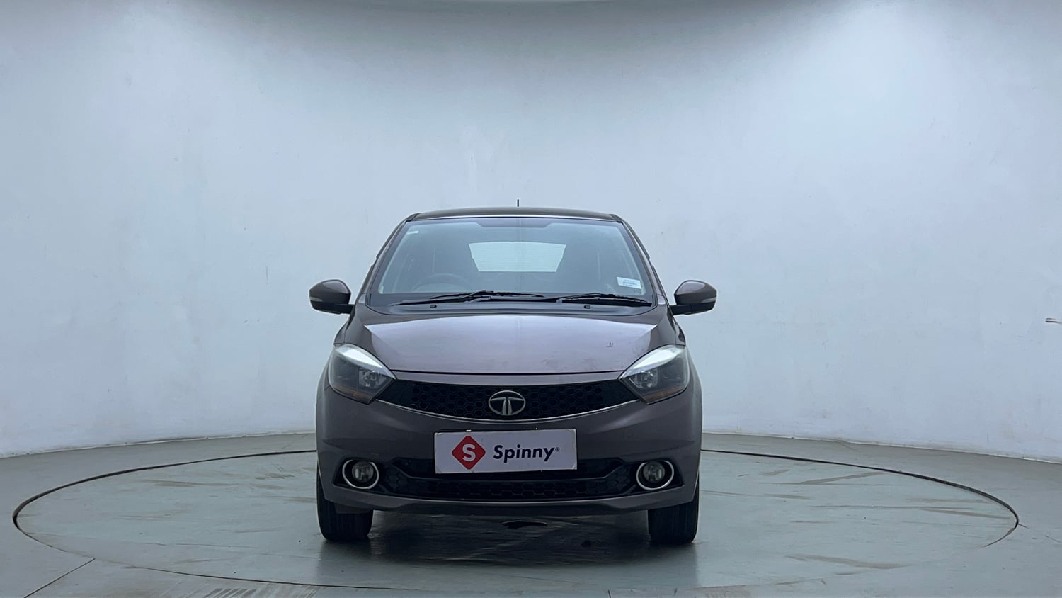 Used 2017 Tata Tigor Revotorq XZ Diesel Manual exterior FRONT VIEW