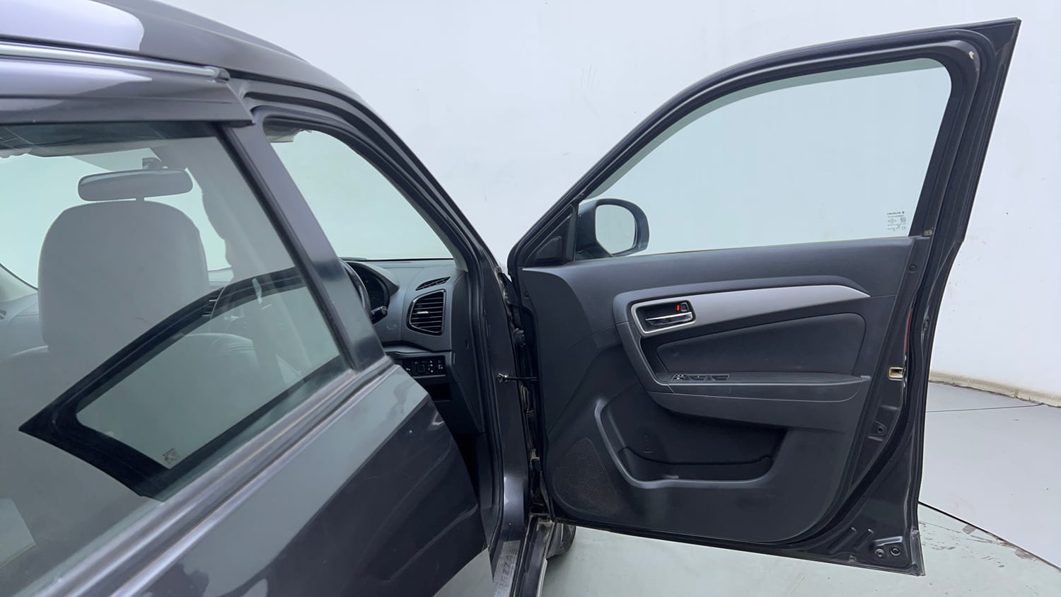 Used 2018 Maruti Suzuki Vitara Brezza [2016-2020] ZDi Plus Diesel Manual interior RIGHT FRONT DOOR OPEN VIEW