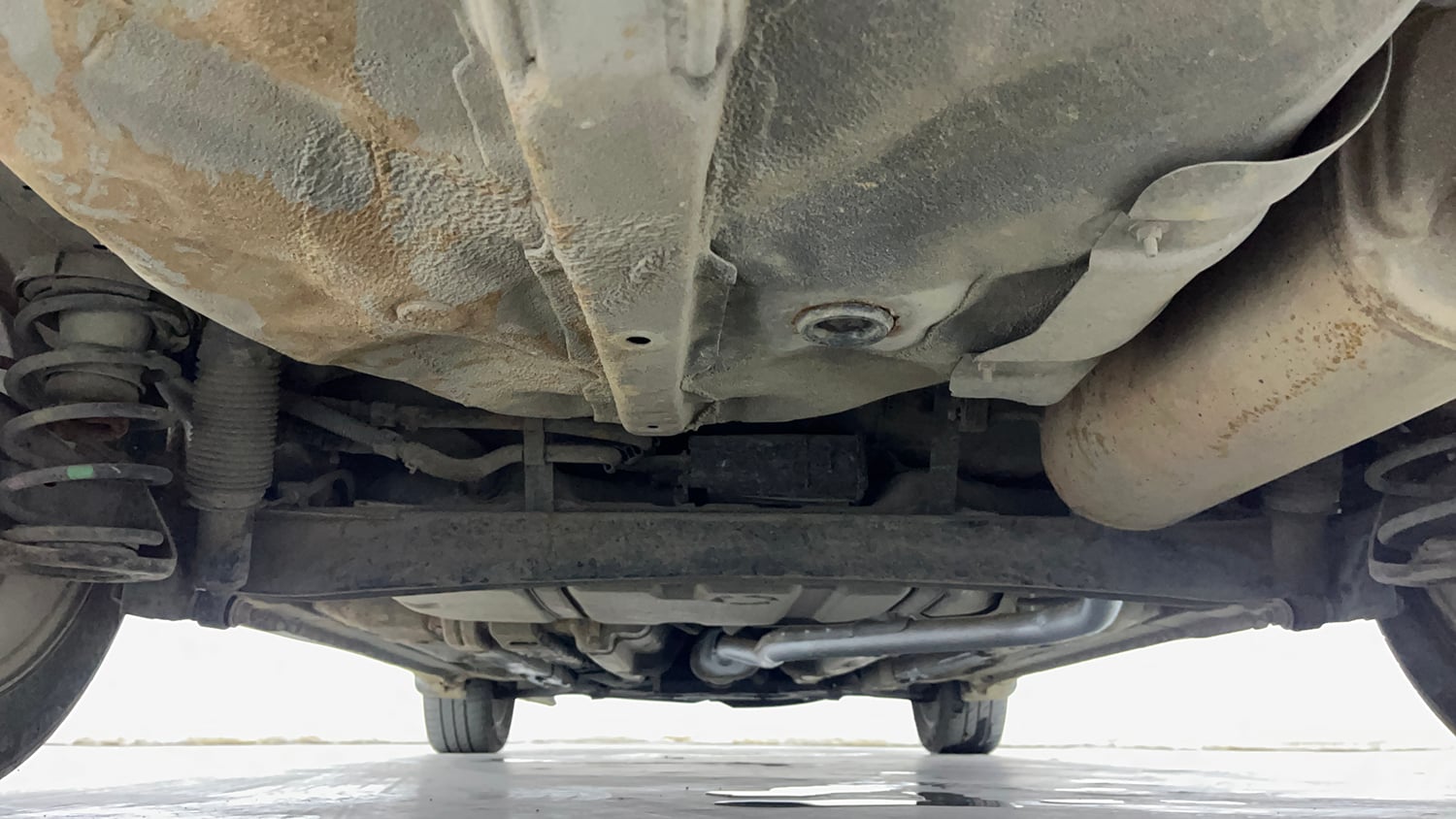 Used 2015 Hyundai Verna Fluidic 1.6 VTVT SX Petrol Manual extra REAR UNDERBODY VIEW (TAKEN FROM REAR)